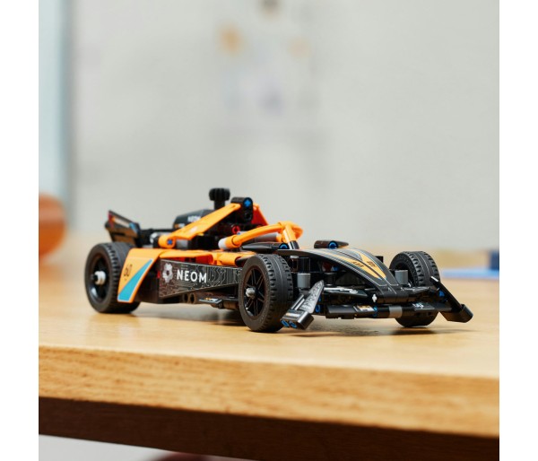 Masina de cursa NEOM McLaren Formula E, 9+ ani